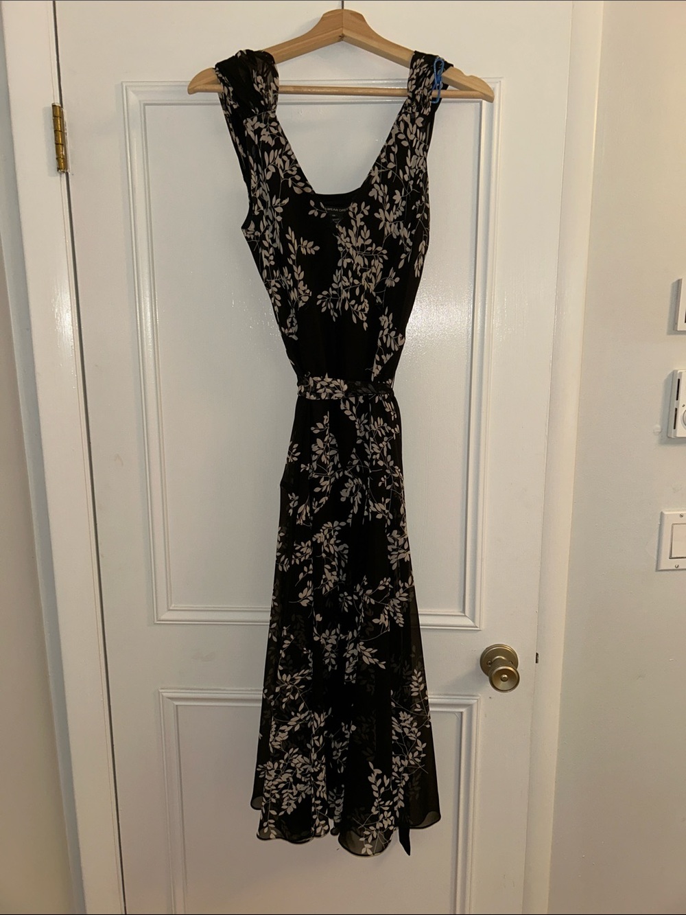 Jones Wear black floral dress